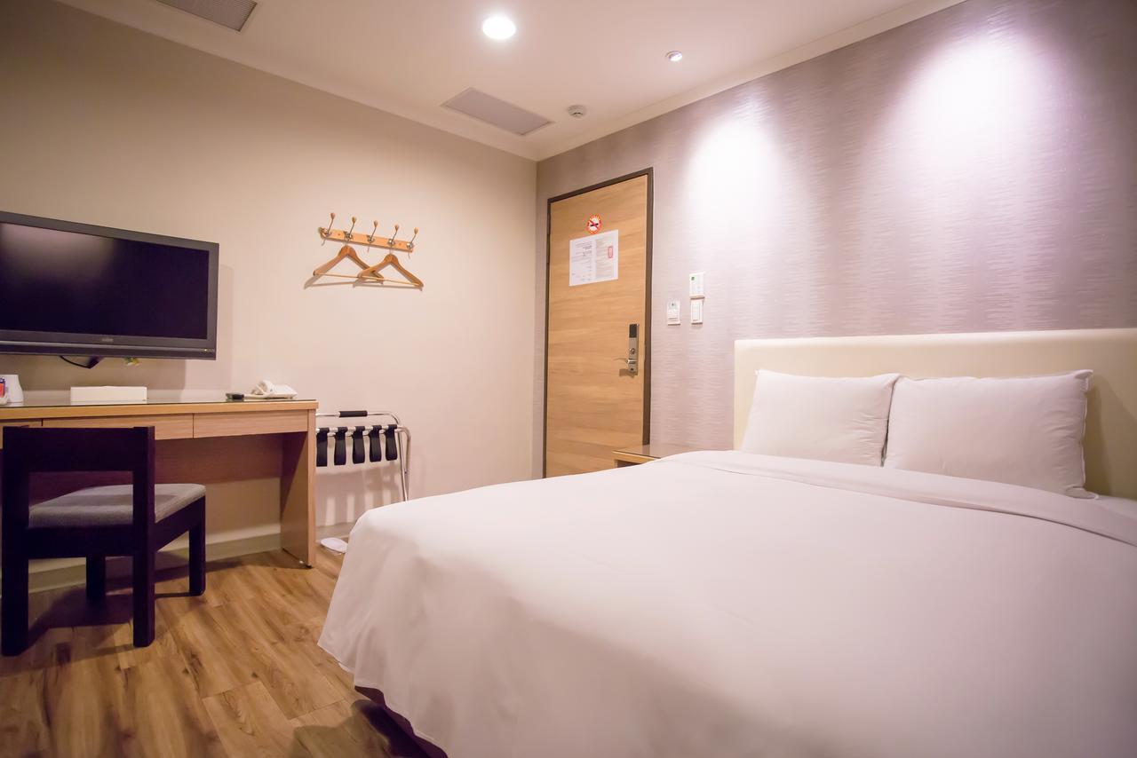 Garden Hotel Taichung Exterior photo
