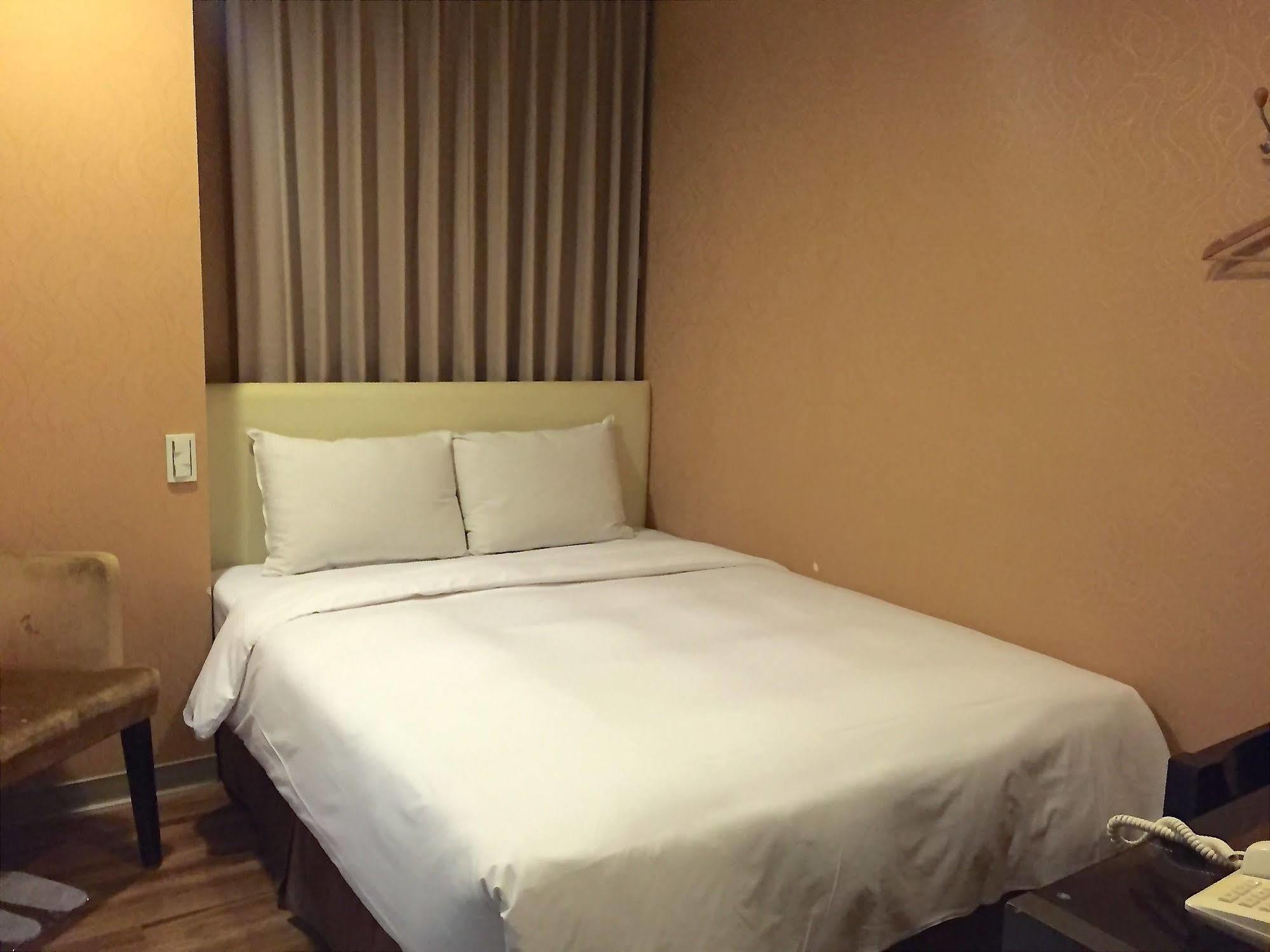 Garden Hotel Taichung Exterior photo