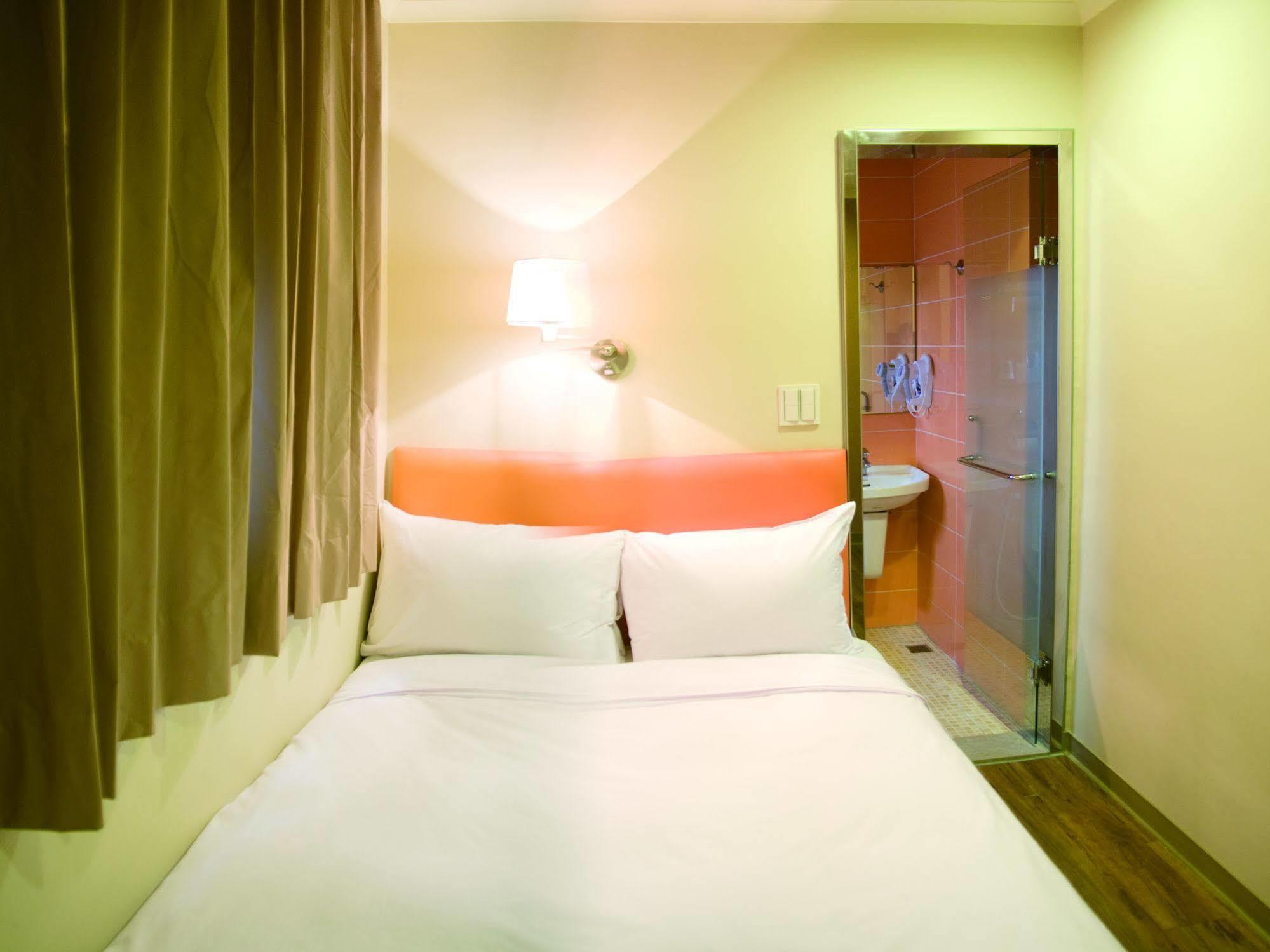 Garden Hotel Taichung Exterior photo
