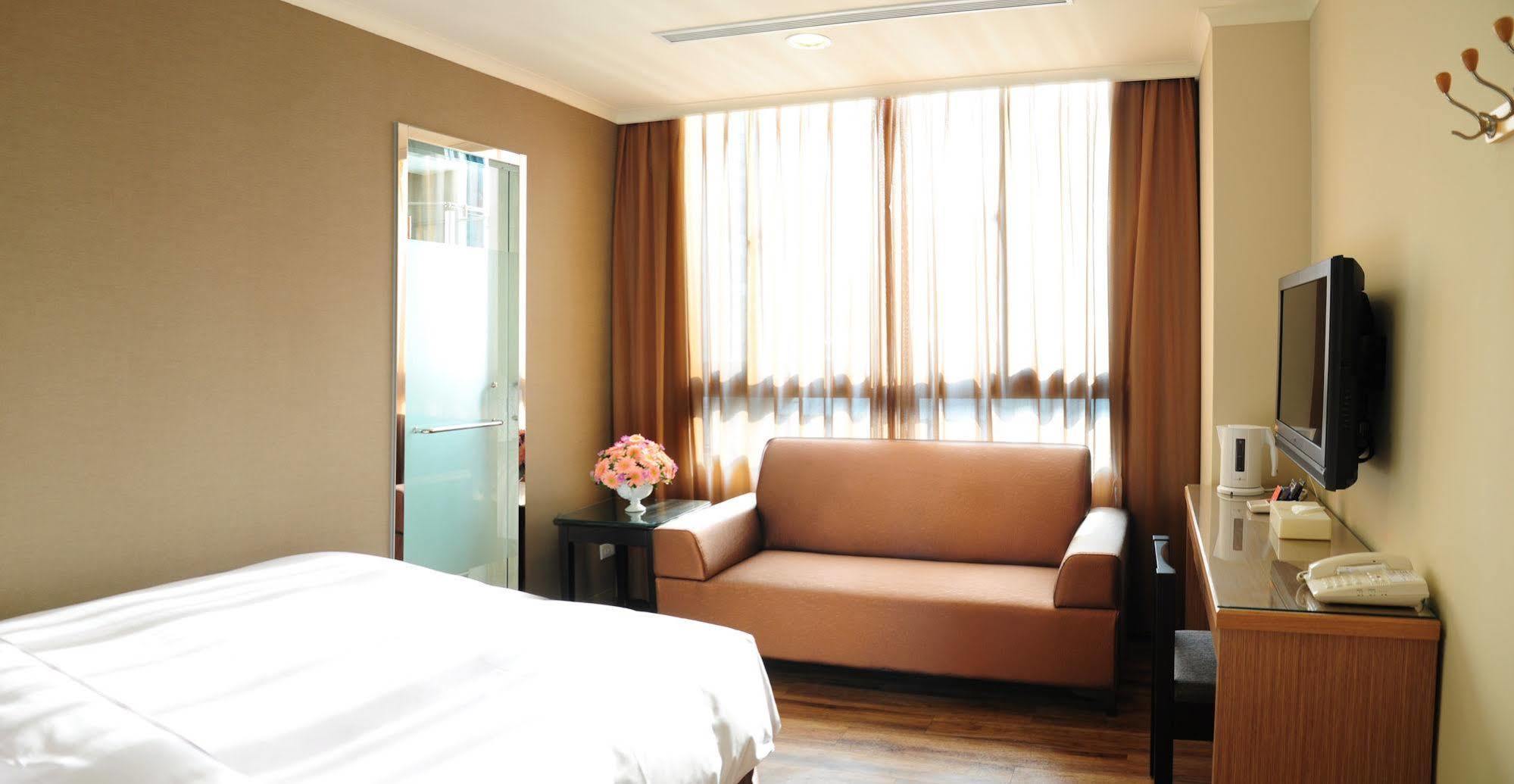 Garden Hotel Taichung Exterior photo