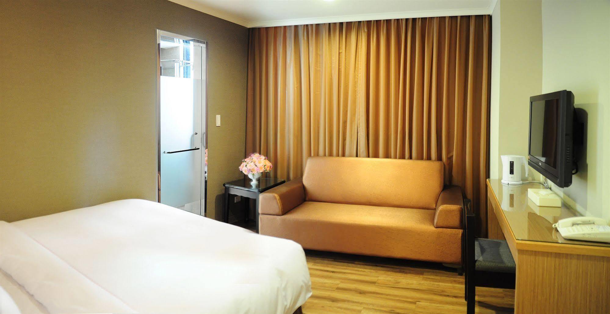 Garden Hotel Taichung Exterior photo